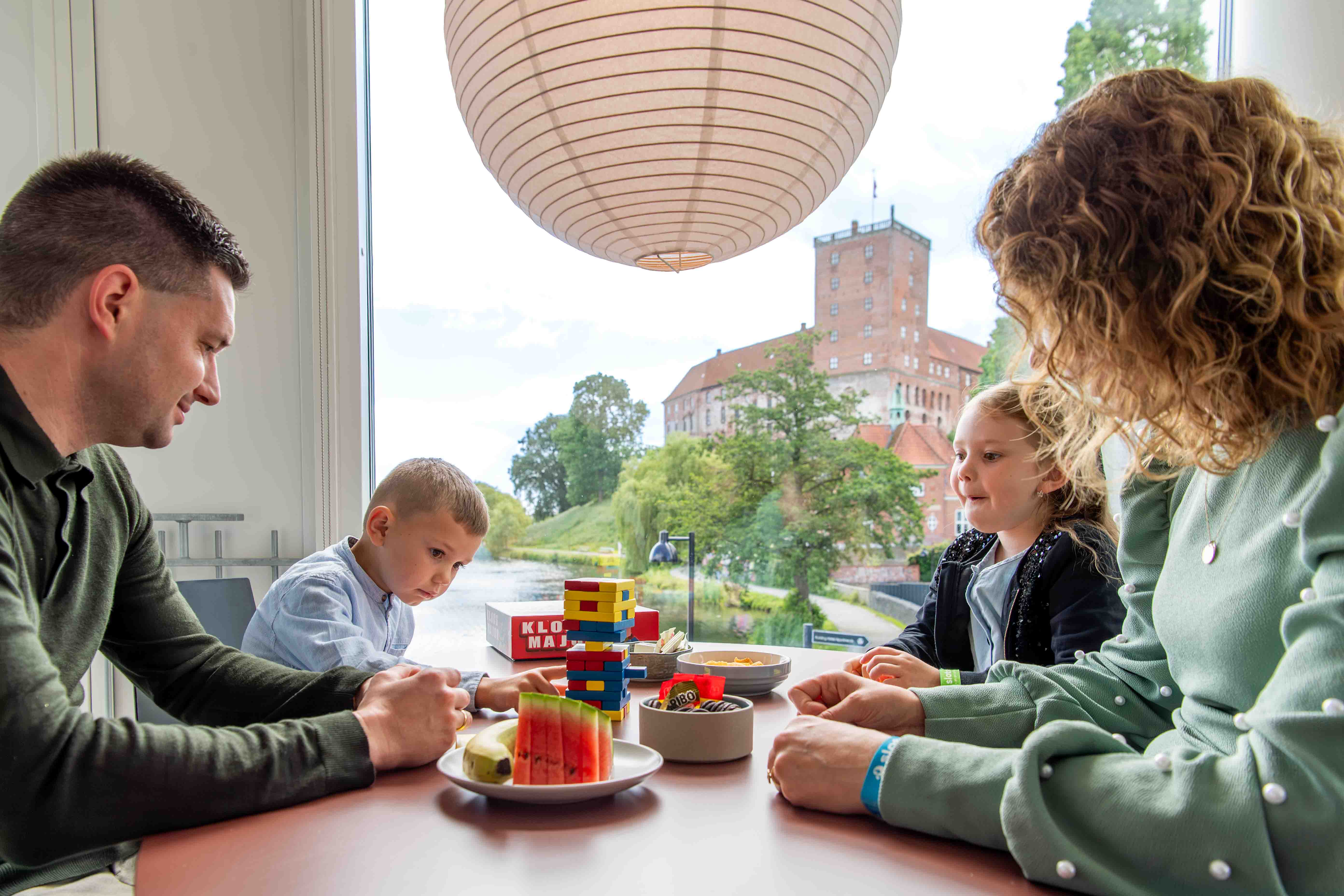 Ferielejlighed ved slot og sø